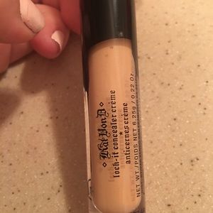 Kat Von D lock it concealer